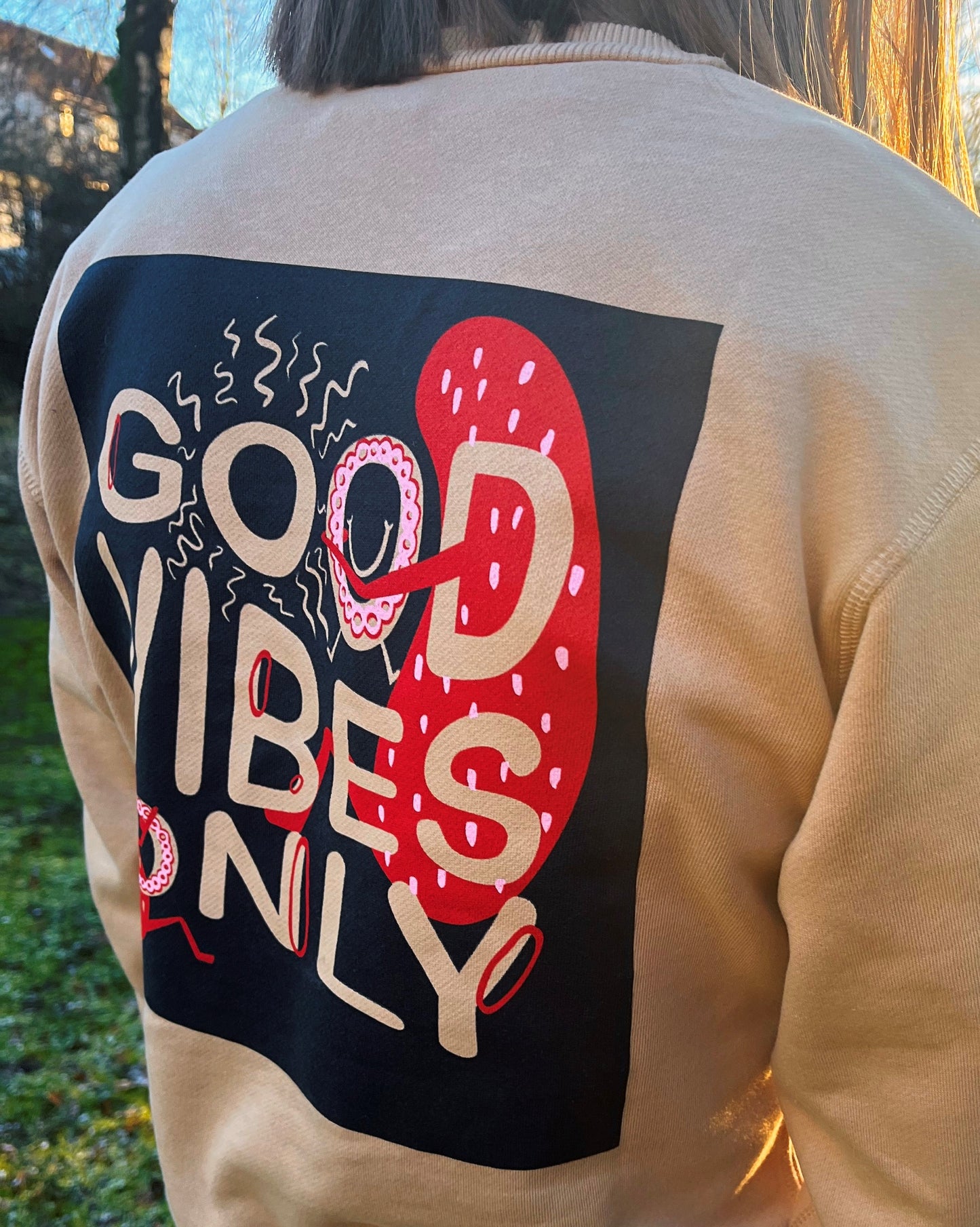 GOOD VIBES ONLY - SWEAT *tan*